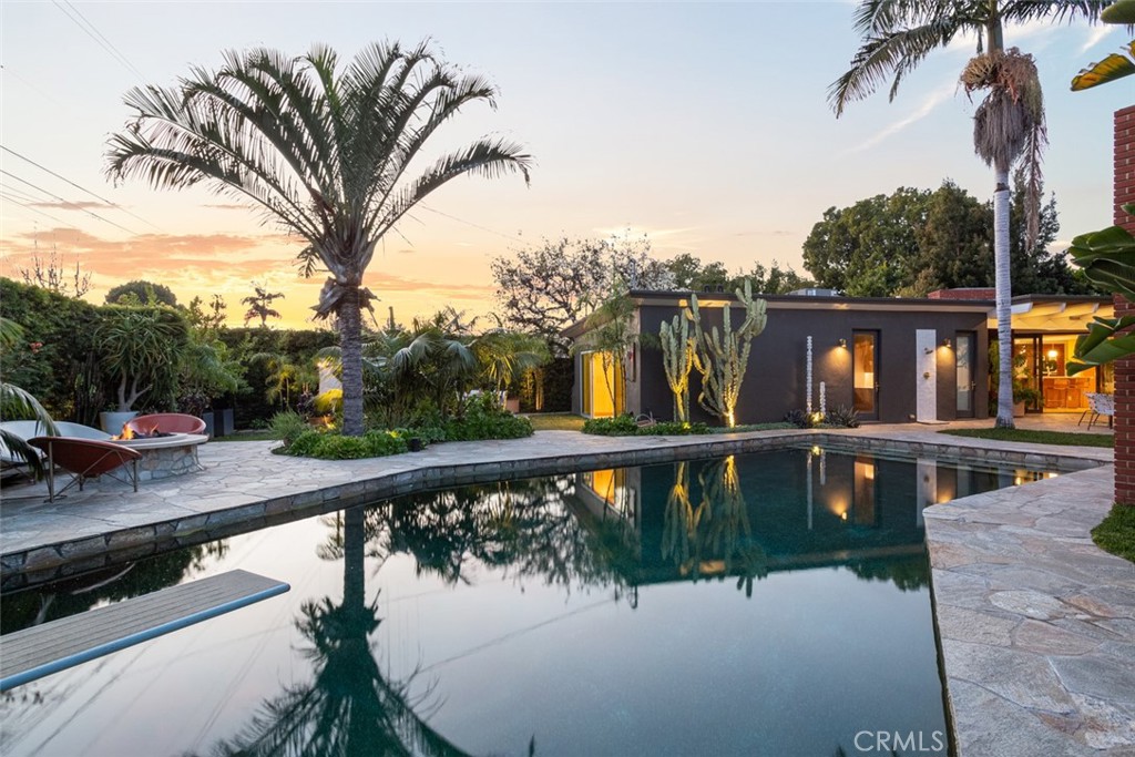 1062 E Tehachapi Drive