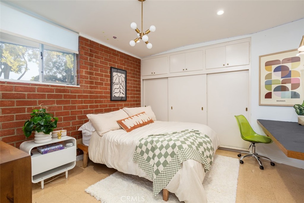 1062 E Tehachapi Drive