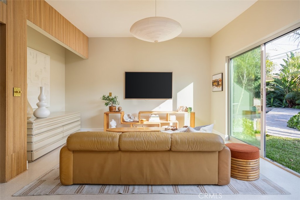 1062 E Tehachapi Drive