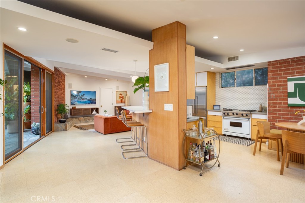 1062 E Tehachapi Drive