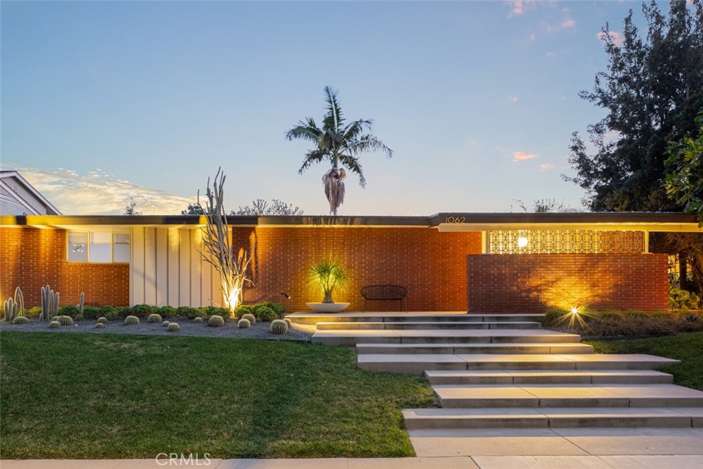 1062 E Tehachapi Drive