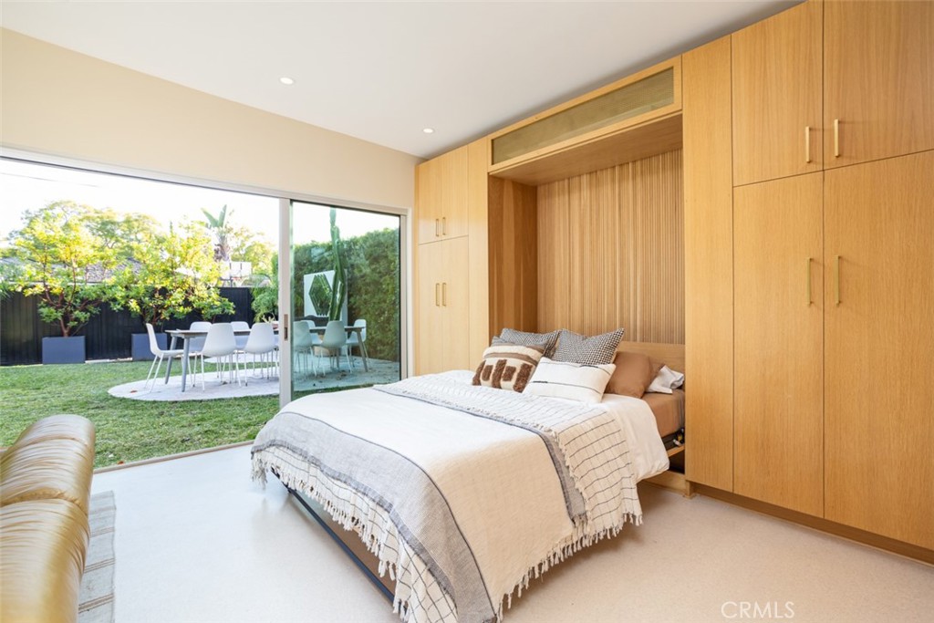 1062 E Tehachapi Drive