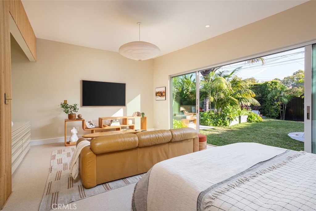 1062 E Tehachapi Drive