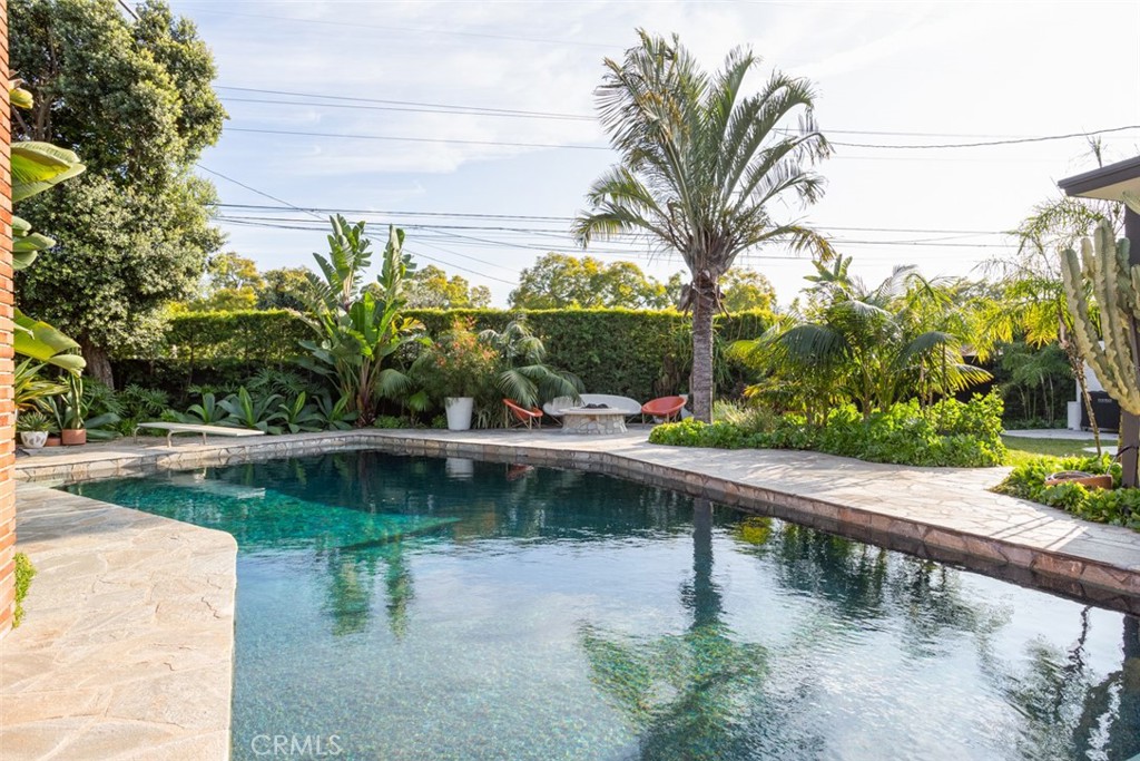 1062 E Tehachapi Drive