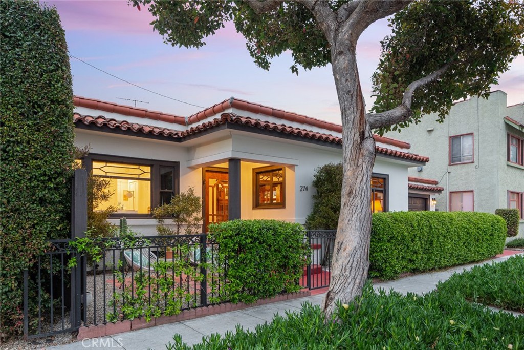 274 Cerritos Avenue