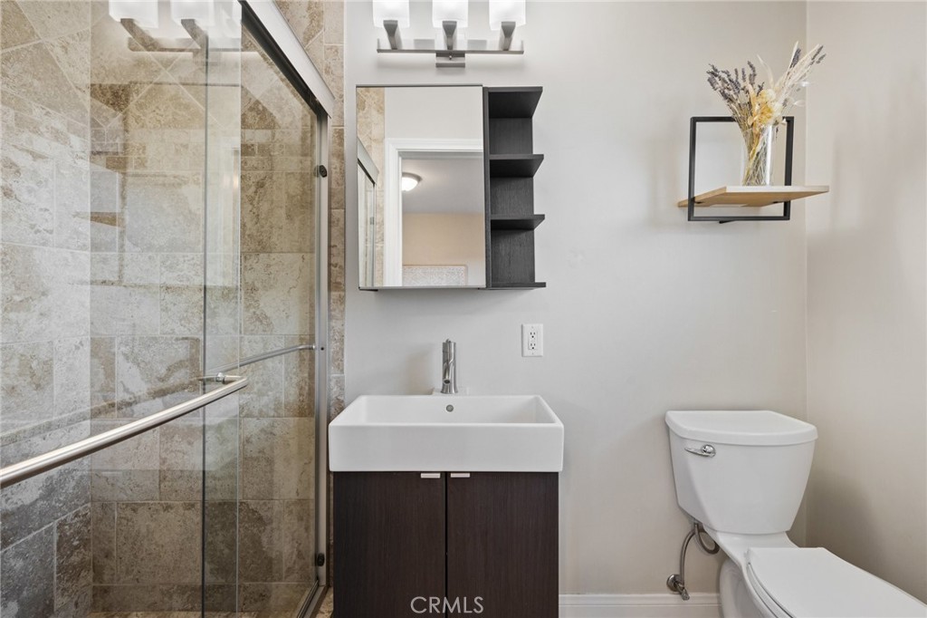 2309 Larchmont Avenue