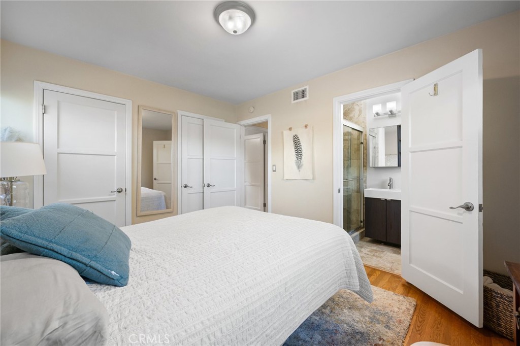 2309 Larchmont Avenue