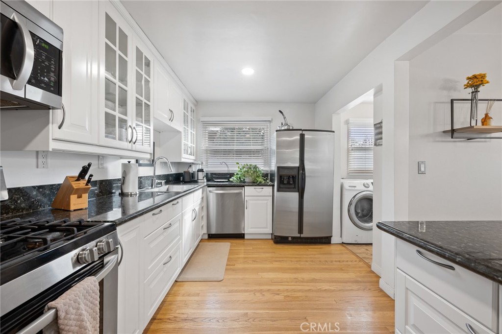 2309 Larchmont Avenue