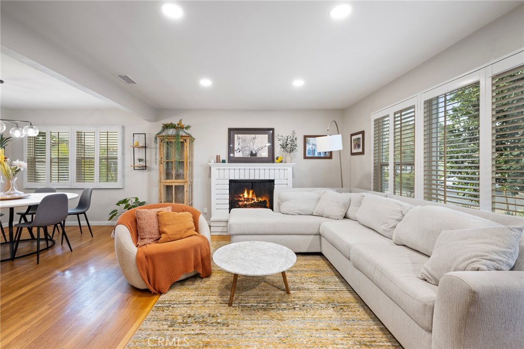 2309 Larchmont Avenue