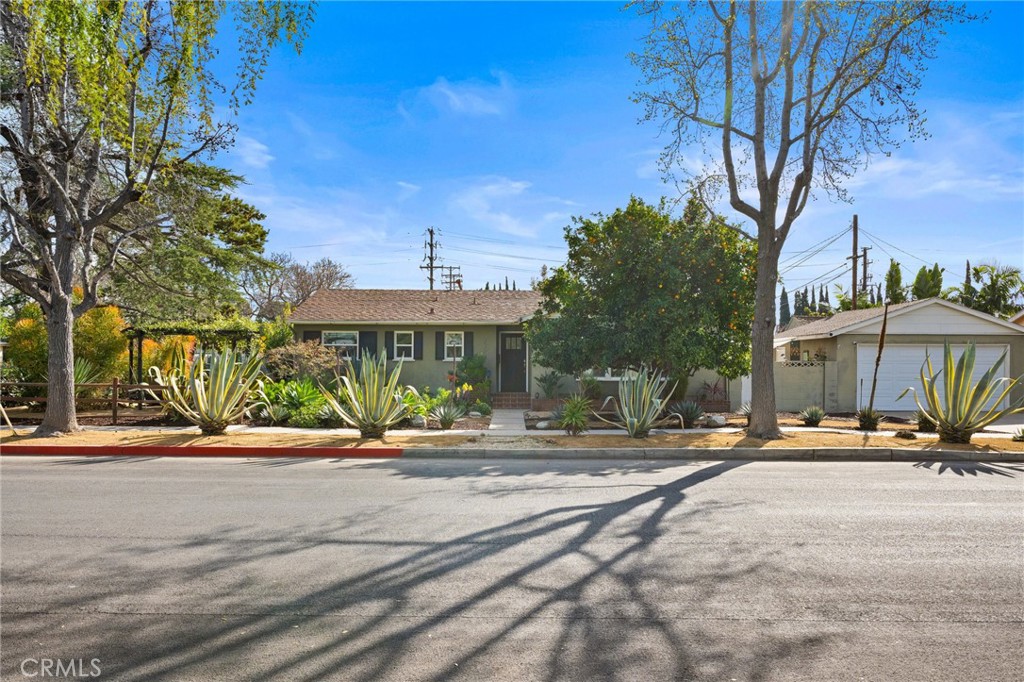 2309 Larchmont Avenue