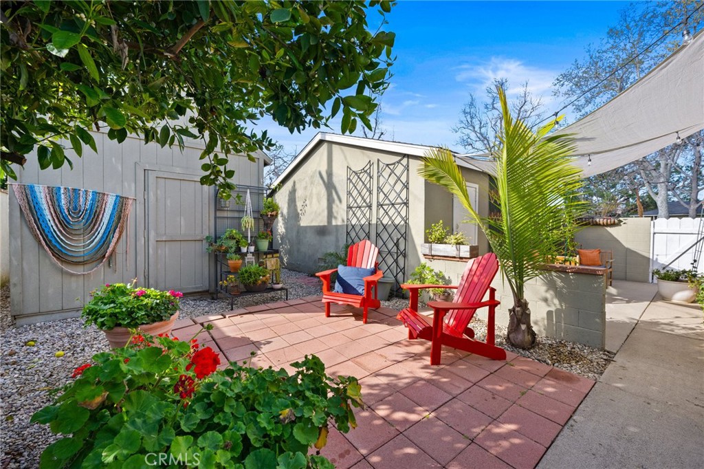 2309 Larchmont Avenue