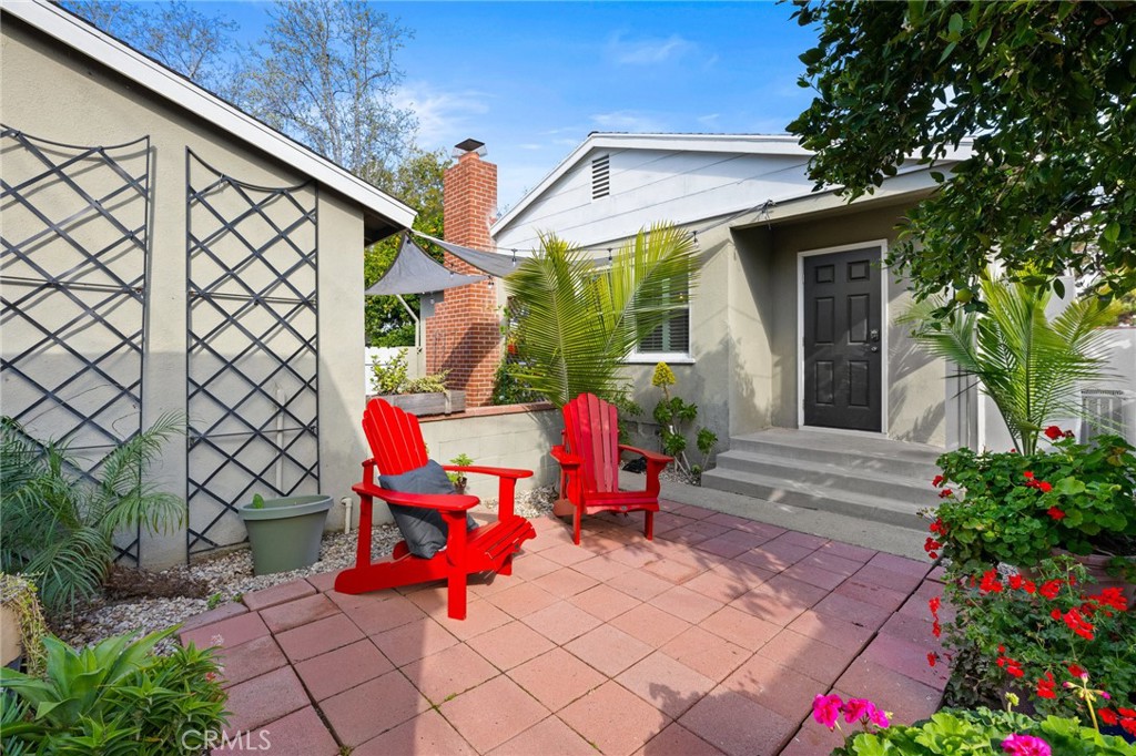 2309 Larchmont Avenue