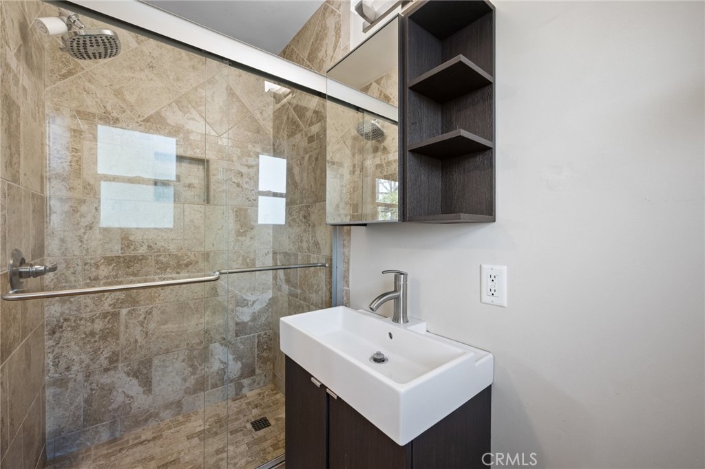 2309 Larchmont Avenue