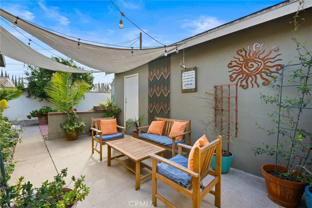 2309 Larchmont Avenue