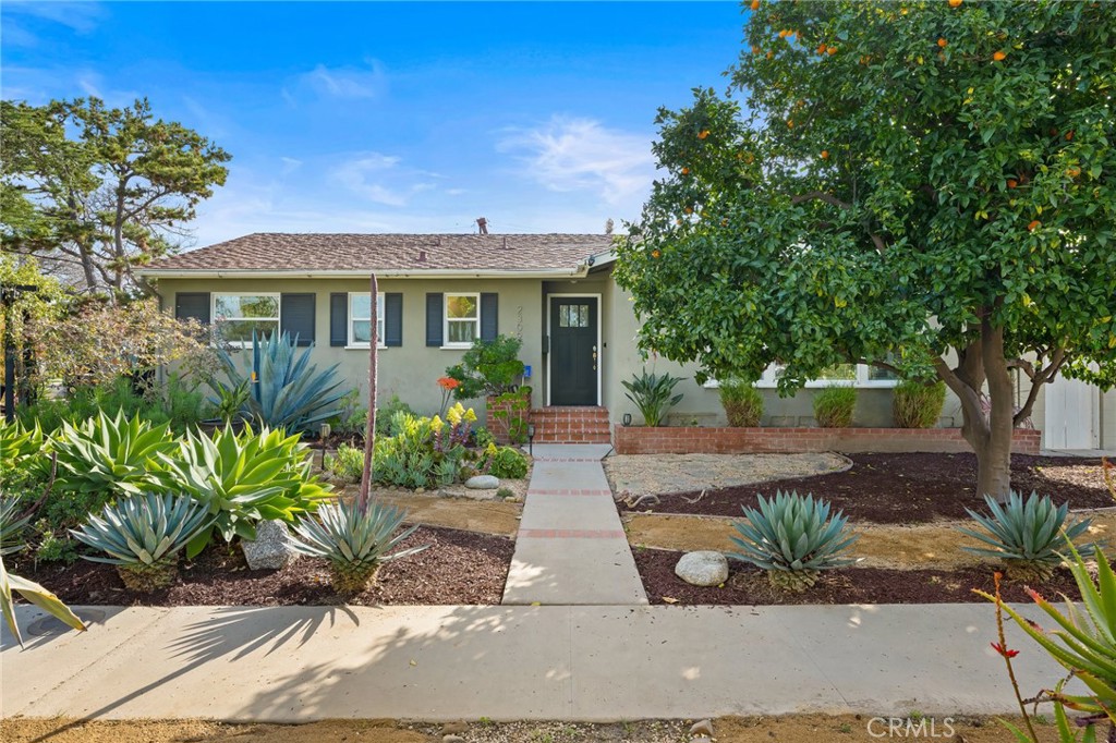 2309 Larchmont Avenue