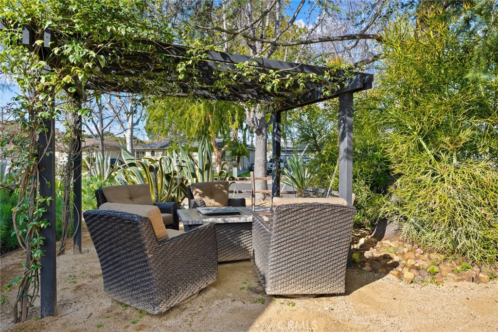 2309 Larchmont Avenue