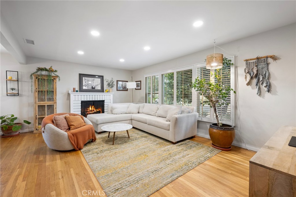 2309 Larchmont Avenue