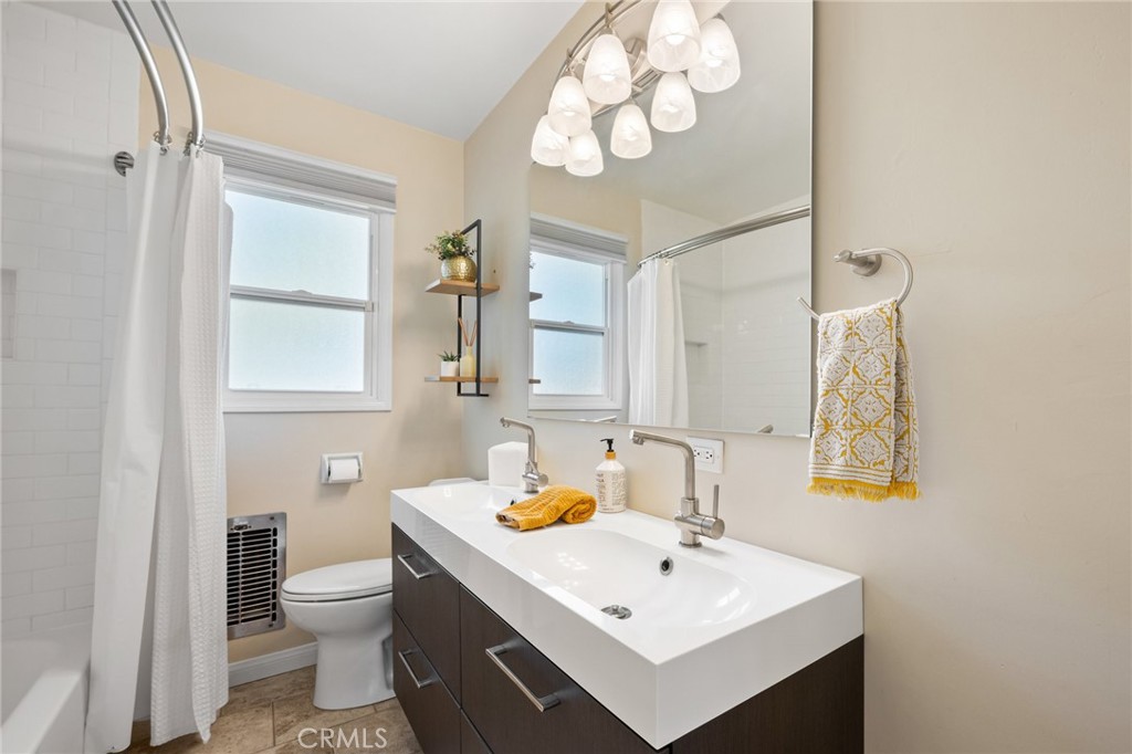 2309 Larchmont Avenue