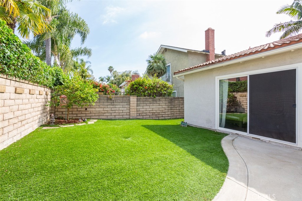 24362 Via San Clemente