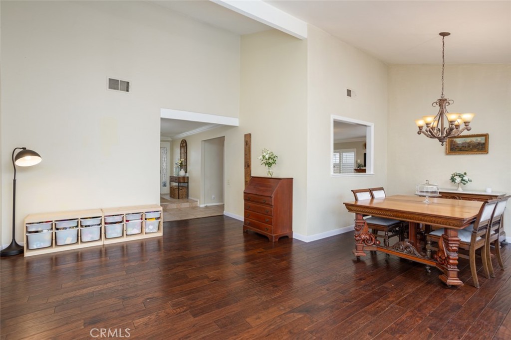 24362 Via San Clemente