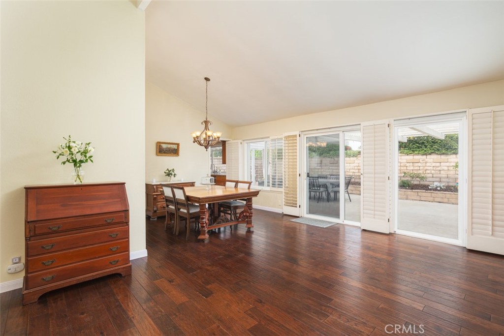 24362 Via San Clemente