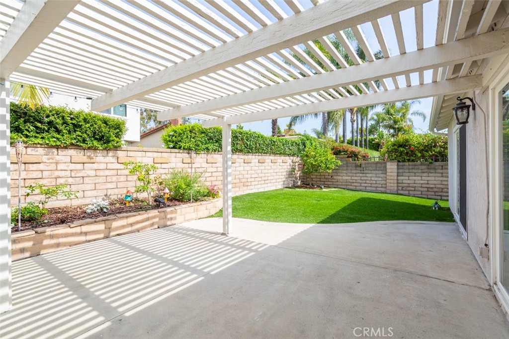 24362 Via San Clemente