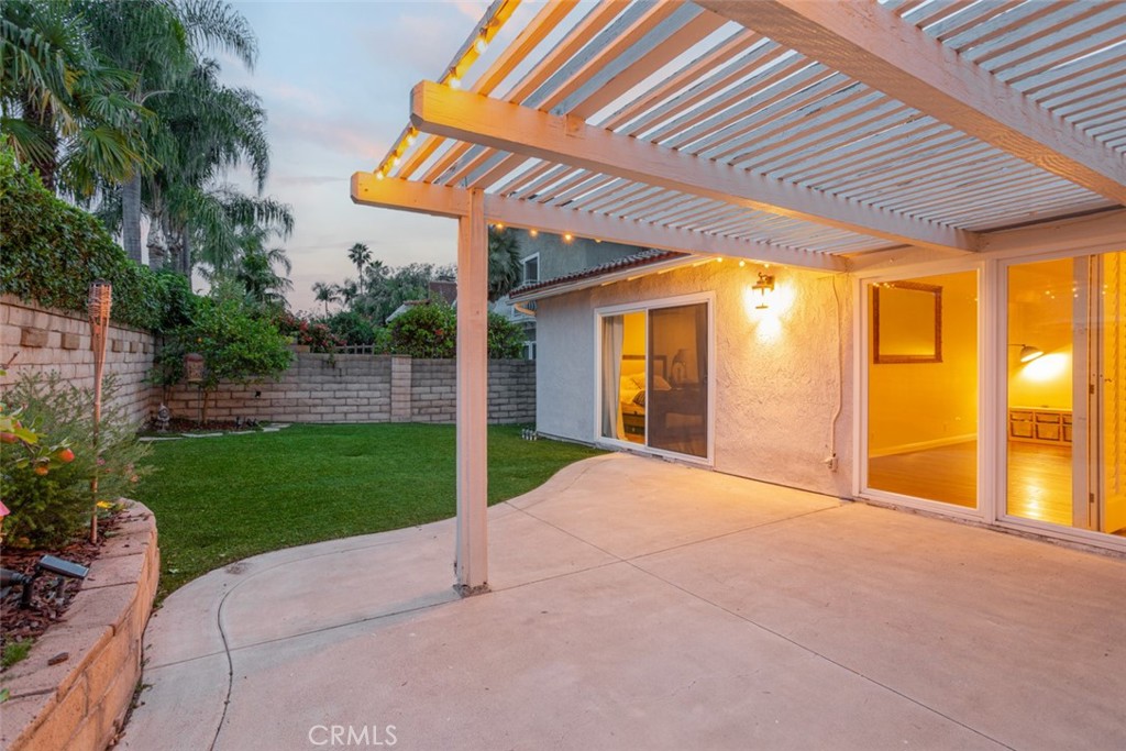 24362 Via San Clemente