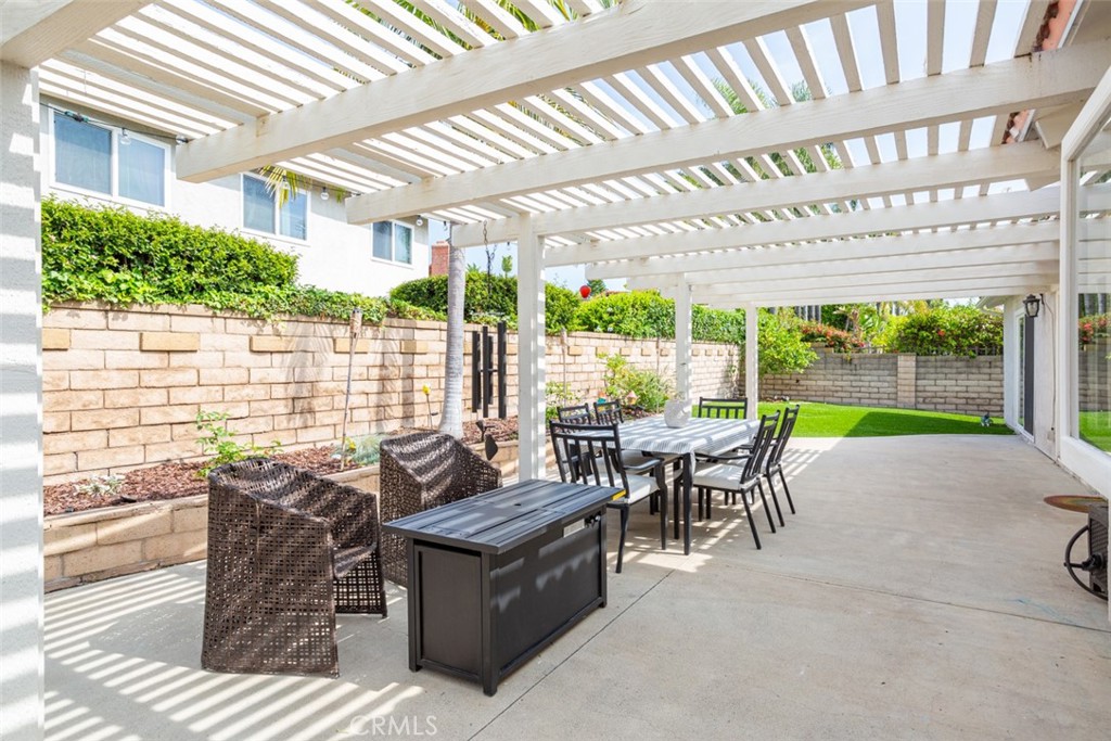 24362 Via San Clemente