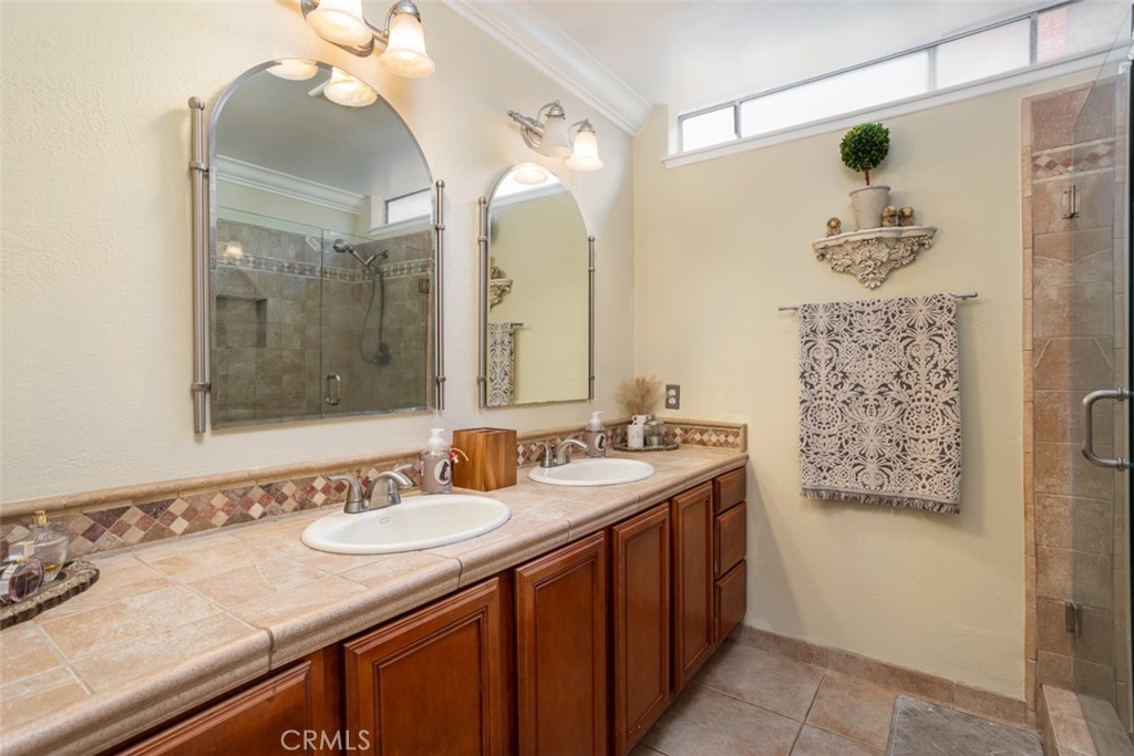 24362 Via San Clemente