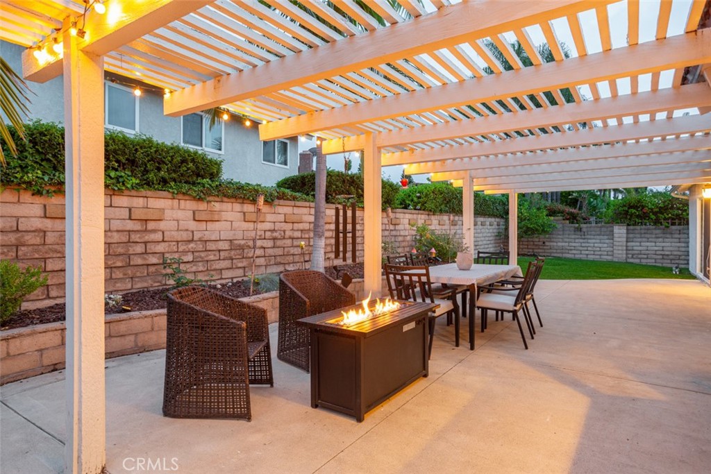 24362 Via San Clemente