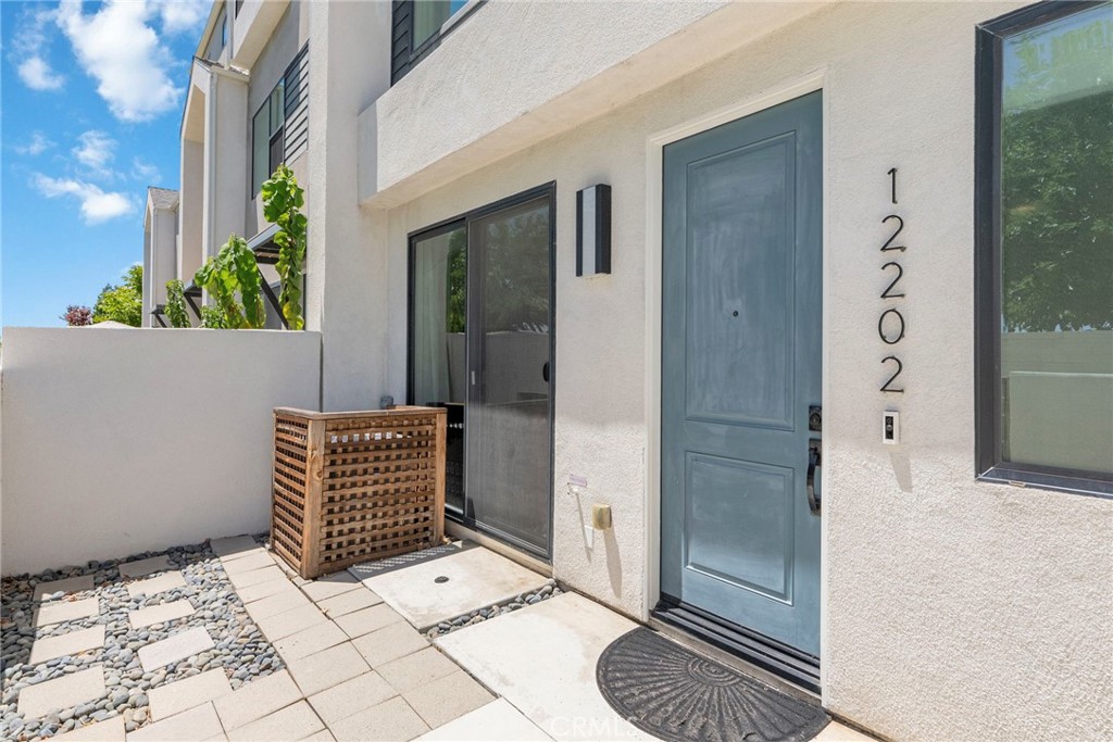 12202 Greenleaf Lane