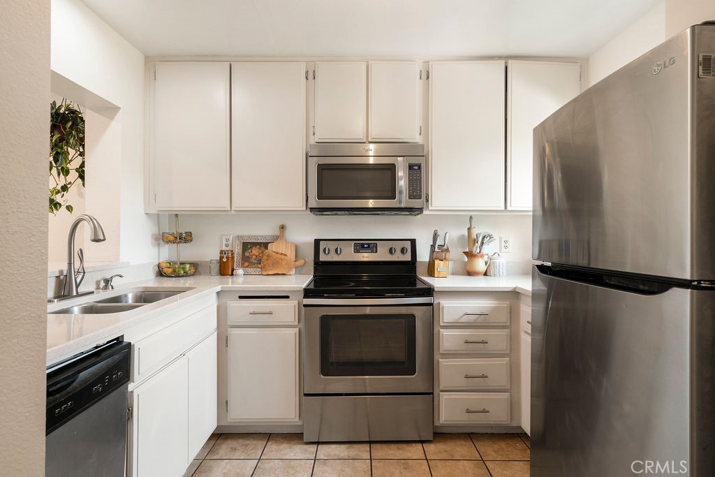 285 N Singingwood Street 3