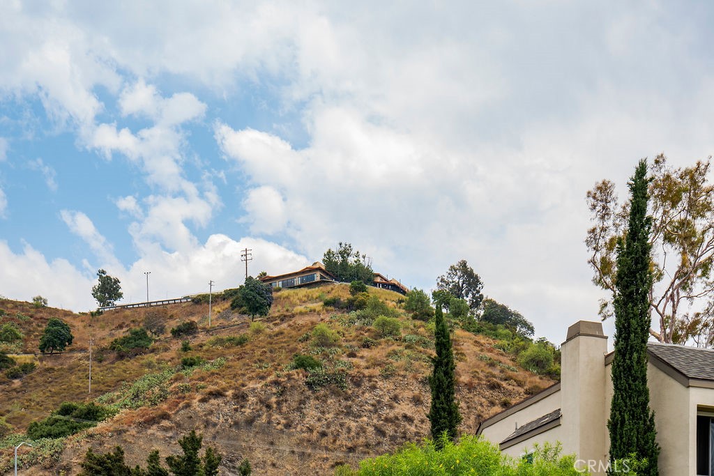 285 N Singingwood Street 3