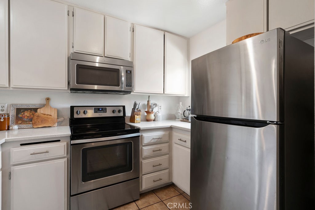 285 N Singingwood Street 3