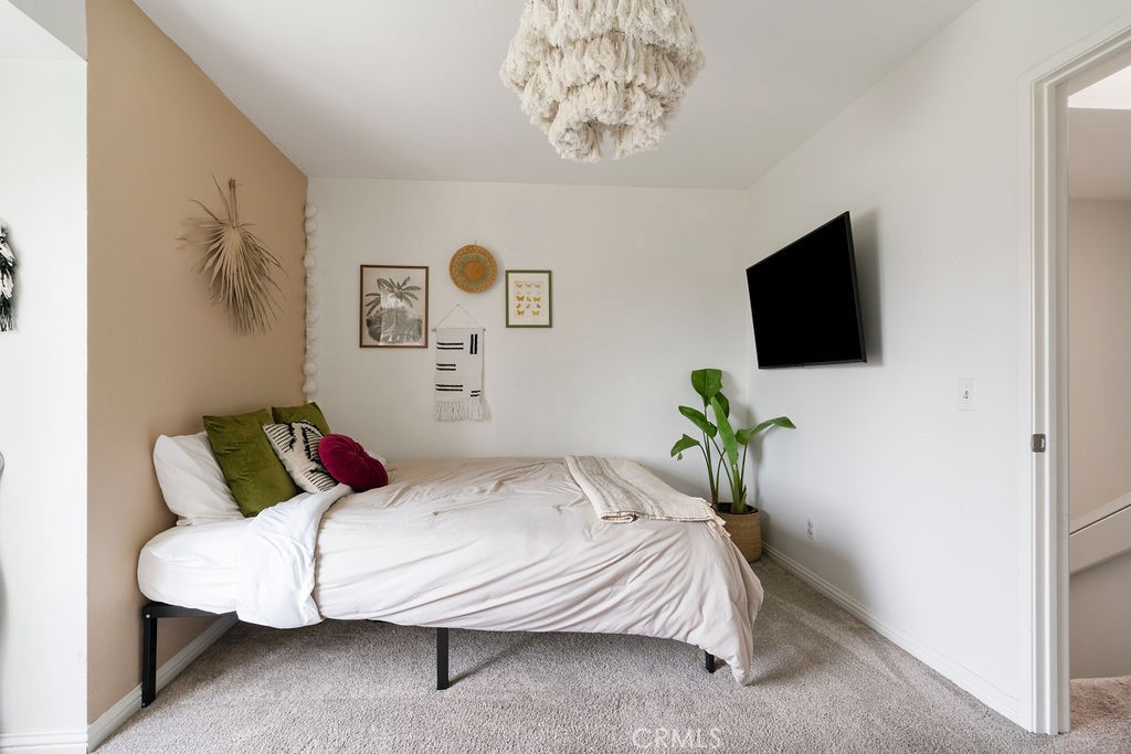 285 N Singingwood Street 3