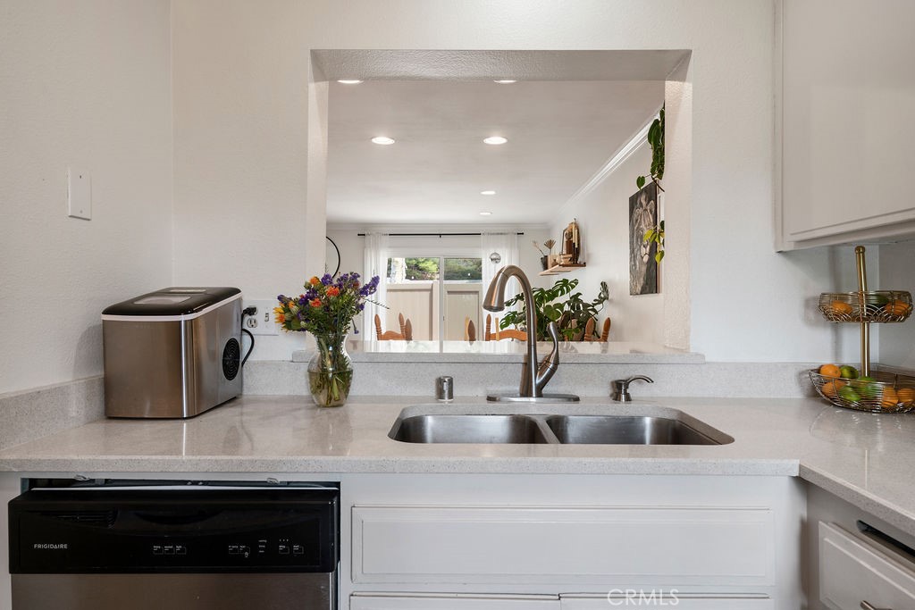 285 N Singingwood Street 3