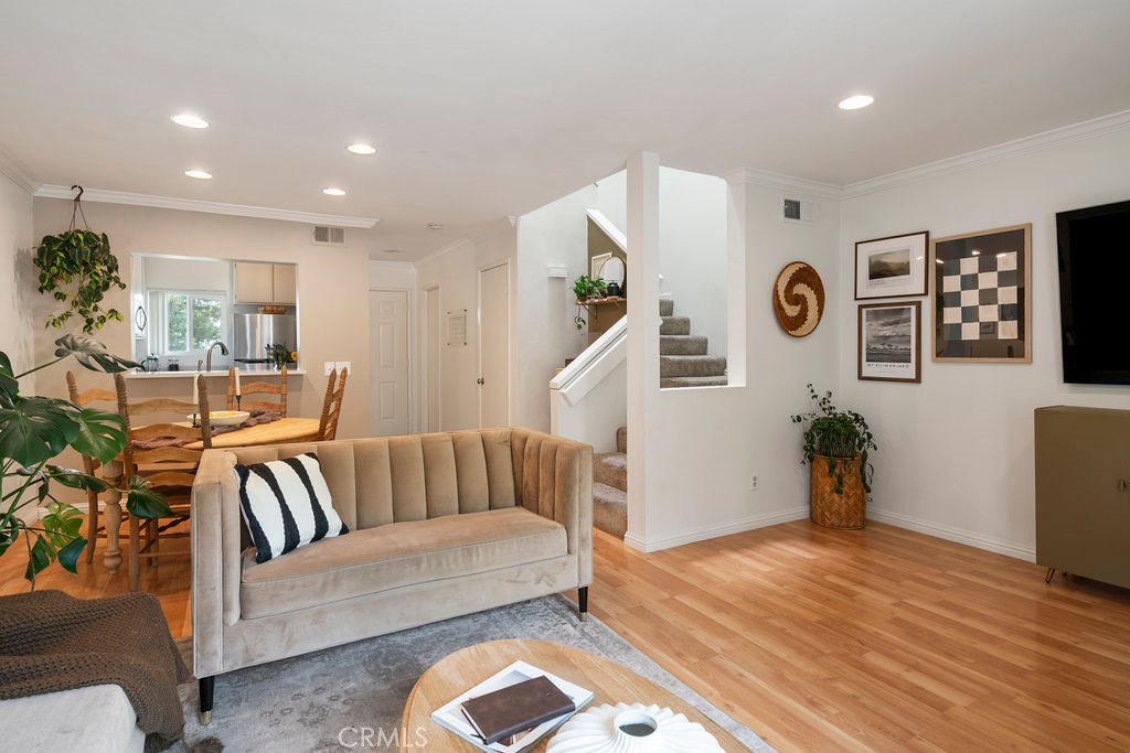 285 N Singingwood Street 3