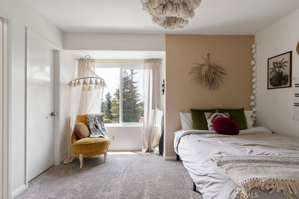 285 N Singingwood Street 3