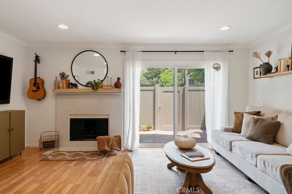 285 N Singingwood Street 3