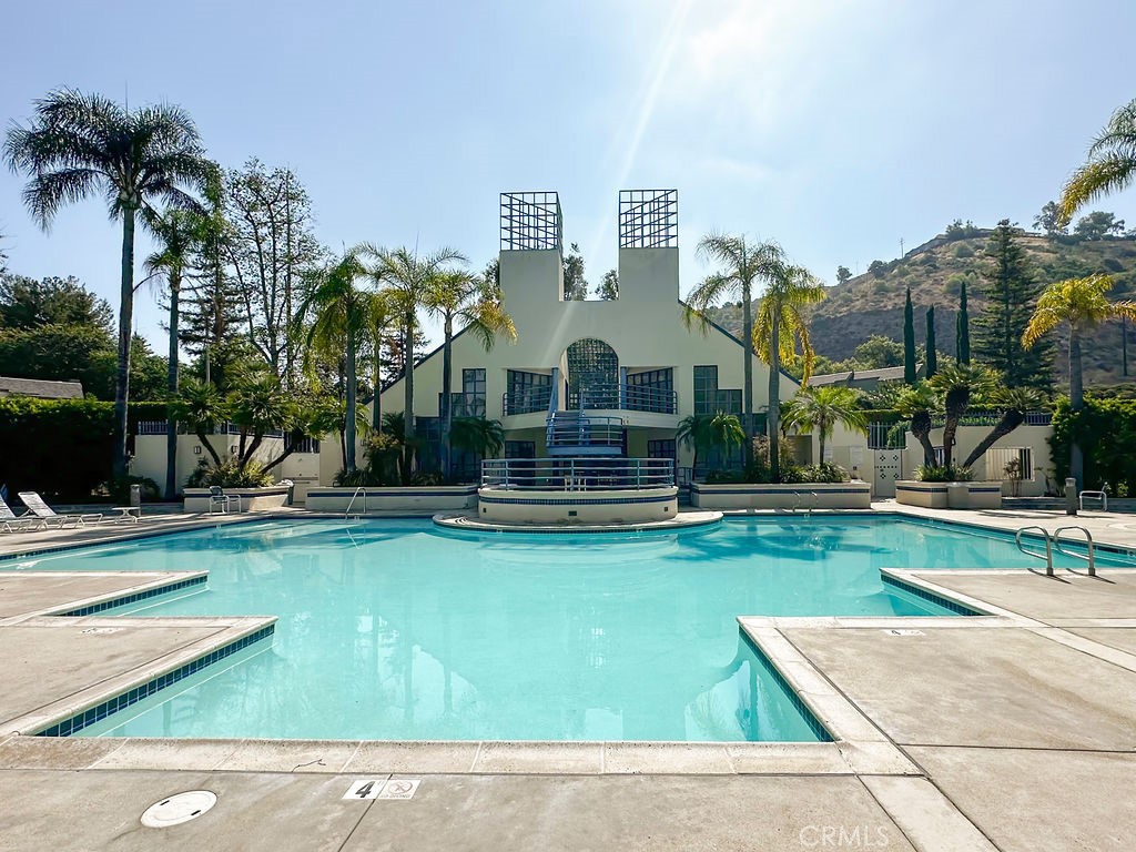 285 N Singingwood Street 3