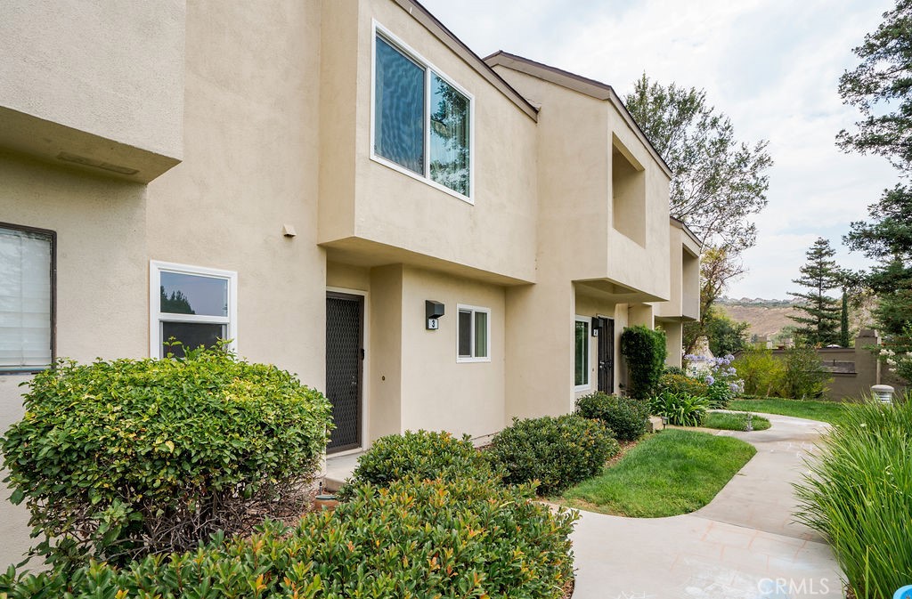 285 N Singingwood Street 3