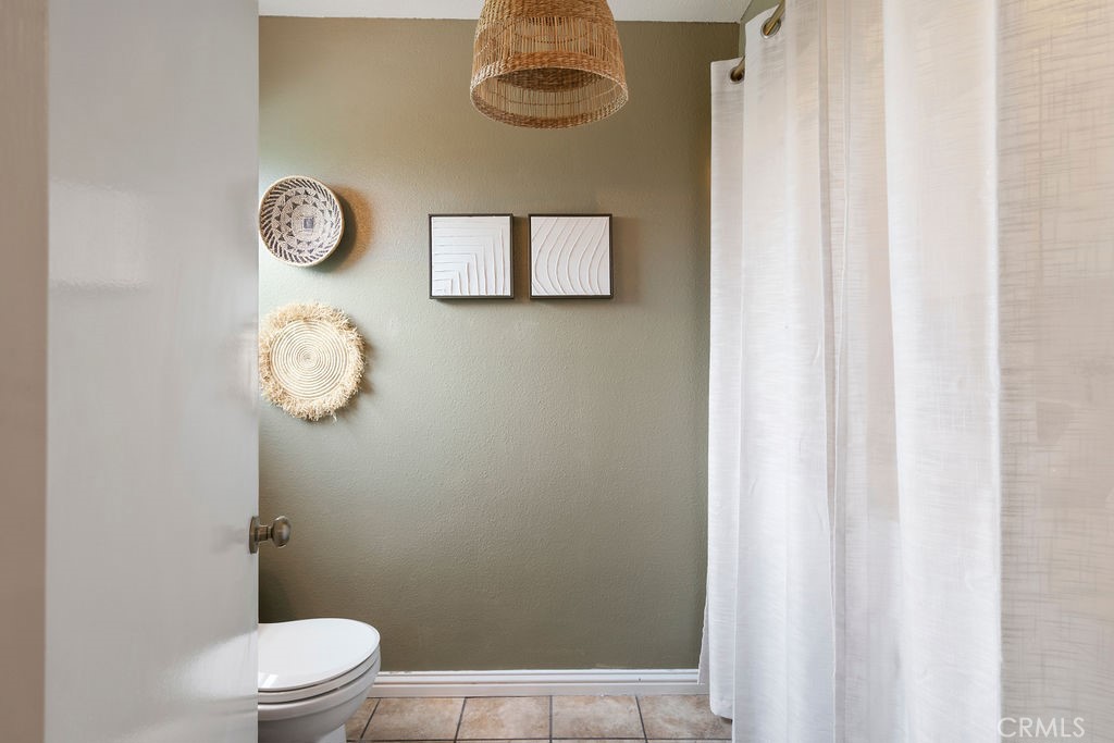 285 N Singingwood Street 3