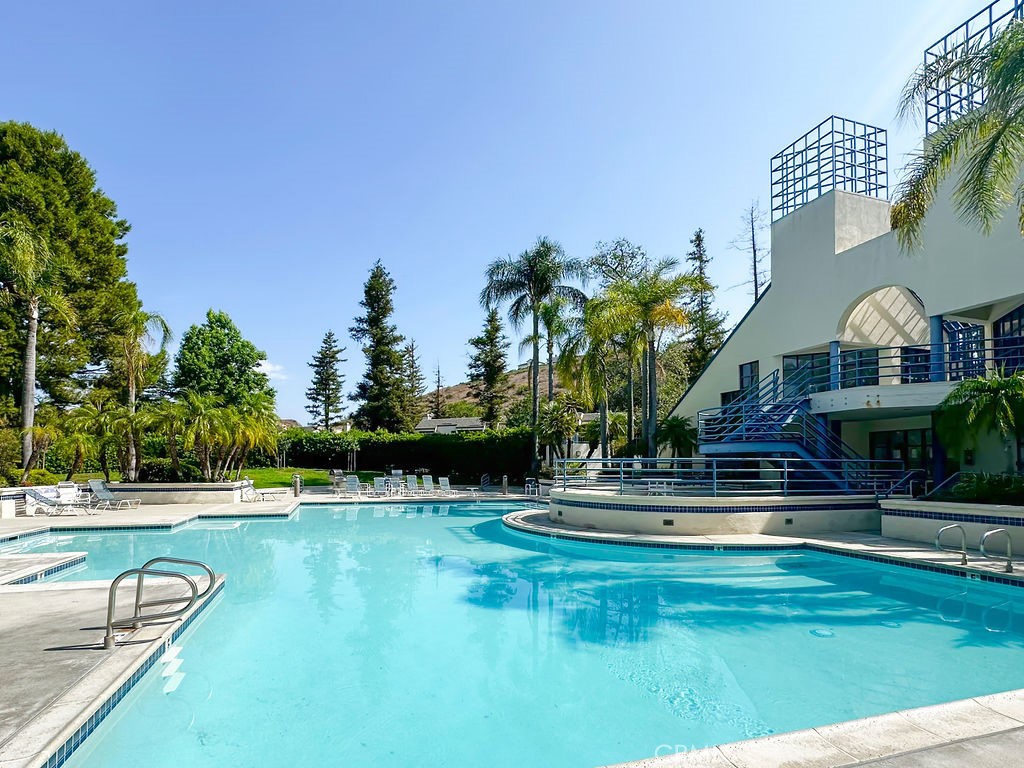 285 N Singingwood Street 3