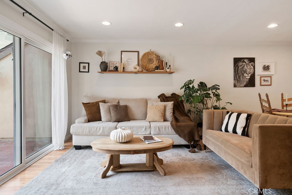 285 N Singingwood Street 3