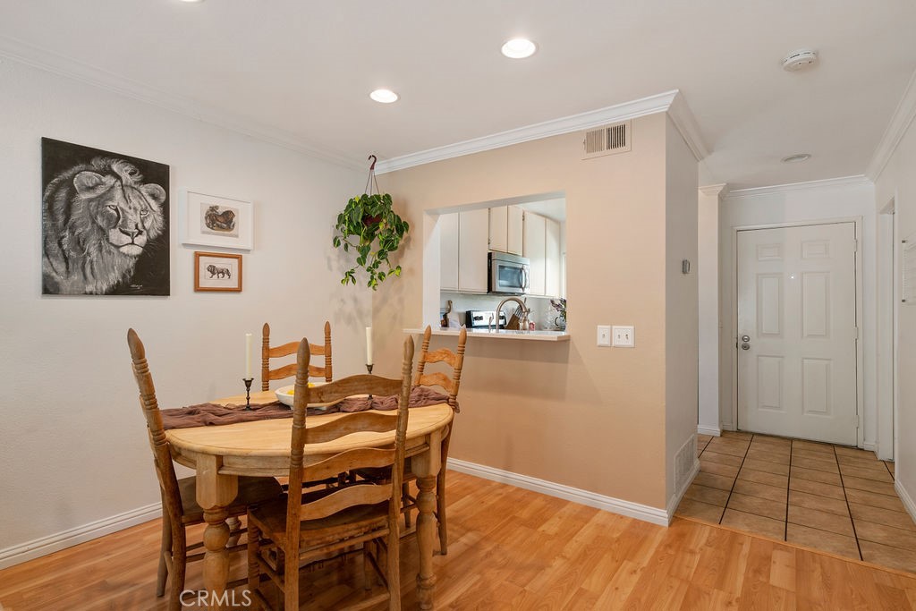 285 N Singingwood Street 3