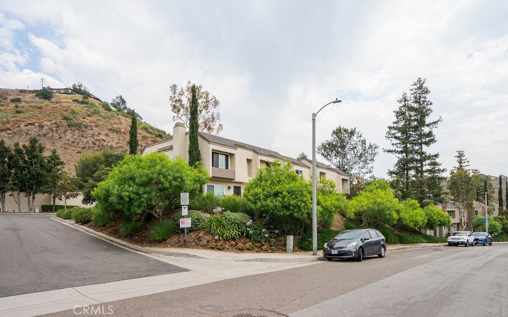 285 N Singingwood Street 3