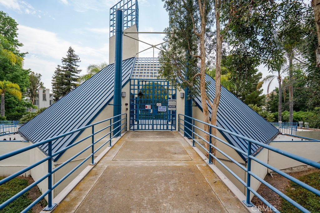 285 N Singingwood Street 3