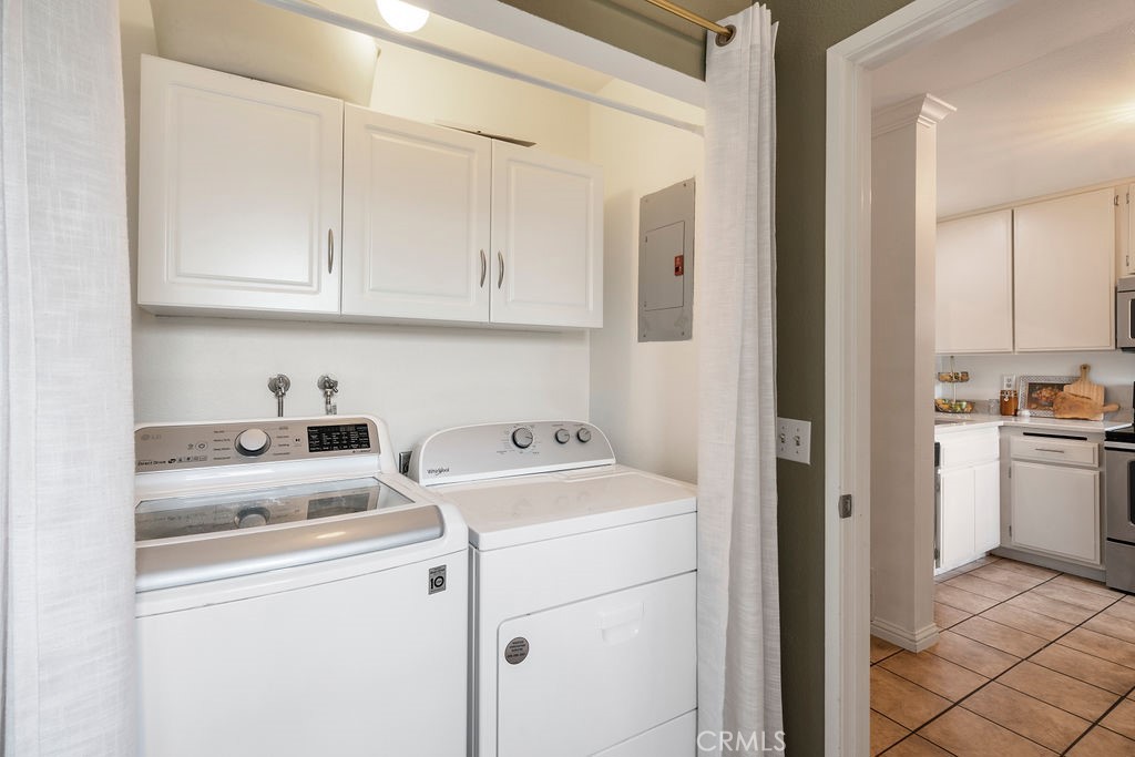 285 N Singingwood Street 3