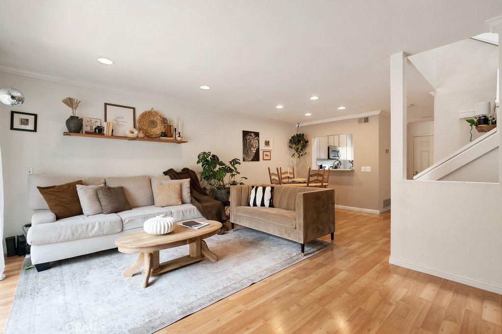 285 N Singingwood Street 3