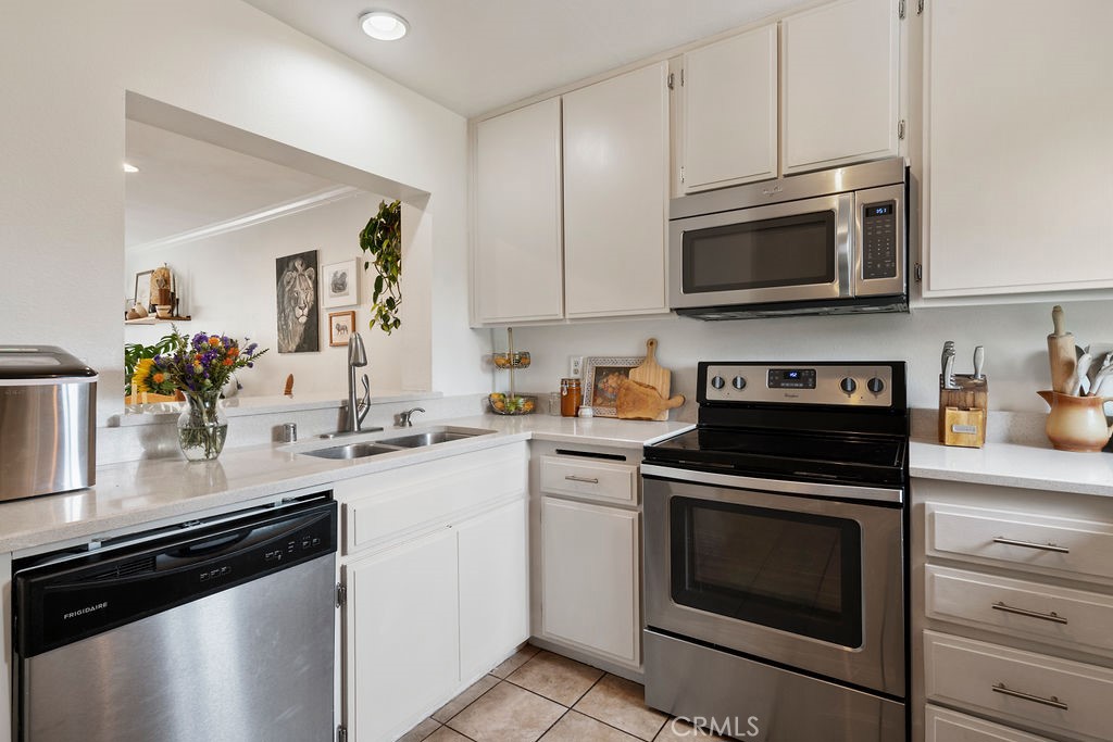 285 N Singingwood Street 3